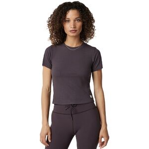 Vuori Pose Fitted Tee in SANGRIA NWT